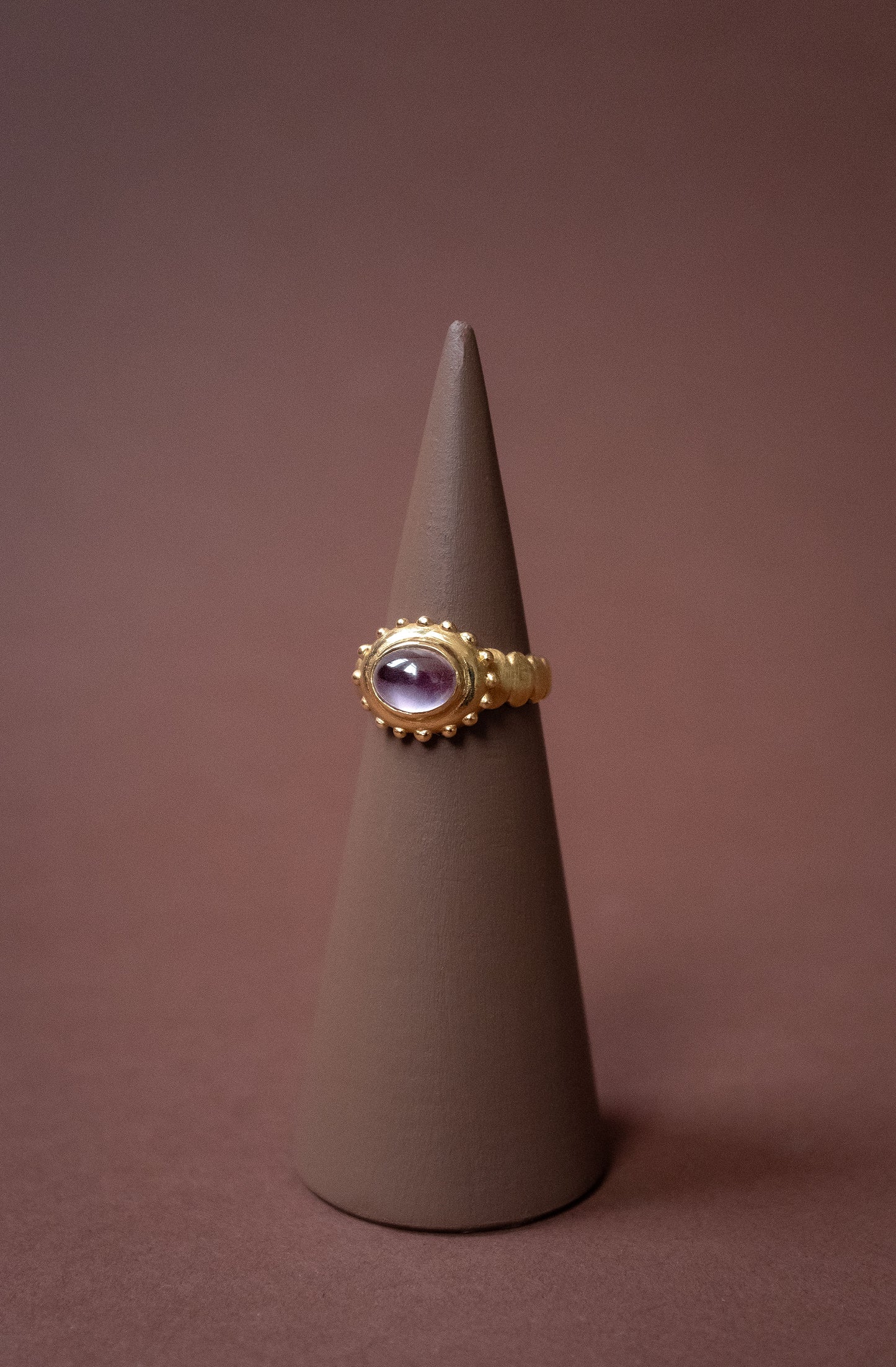 Horizon Ring - 18k Lilac Amethyst